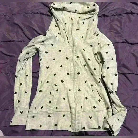 Grey Bench zip up with black stars size  medium - Picture 2 of 9